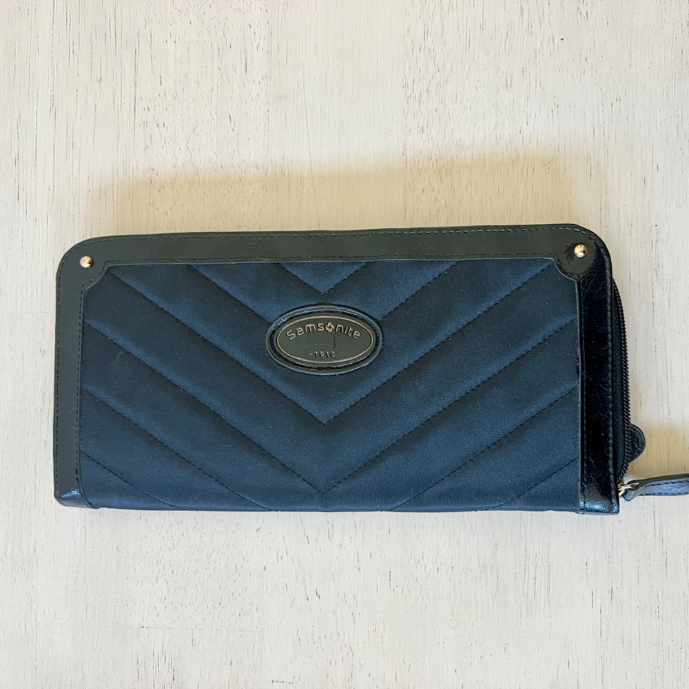 Samsonite Black Quilted Wallet Passport Carrying Case Travel Essential - Black